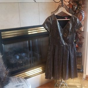 Vince Camuto Sz 4, Black & Gold Dress